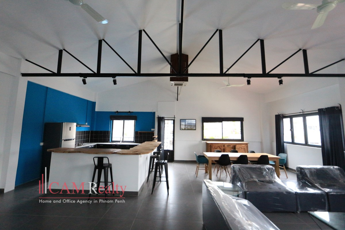 Central Market| Western style 4 bedrooms penthouse for rent in Phnom Penh
