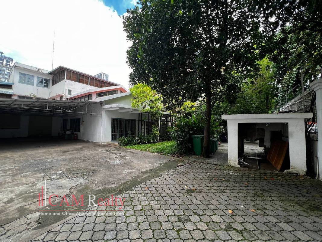 BKK1 area| 10 bedrooms Commercial villa for rent in Phnom Penh| Good for office space