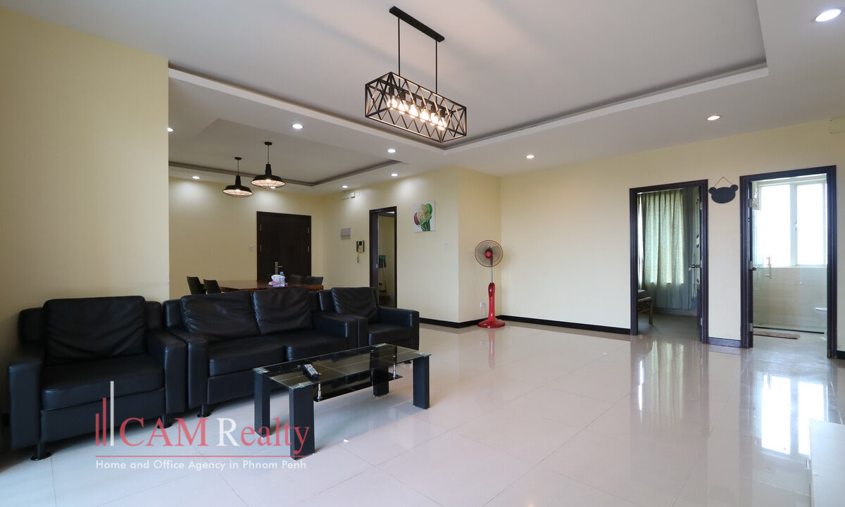 3 bedrooms condominium on 5th floor for rent in Rose condo