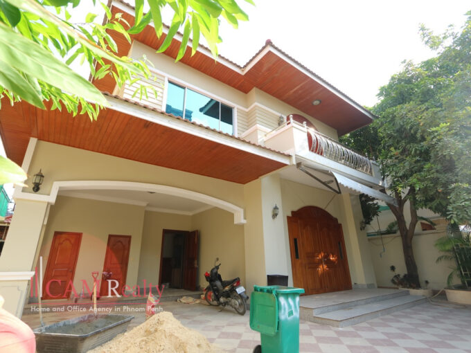 Borey Chamkarmon | 4 bedrooms villa in gated community for rent in Phnom Penh