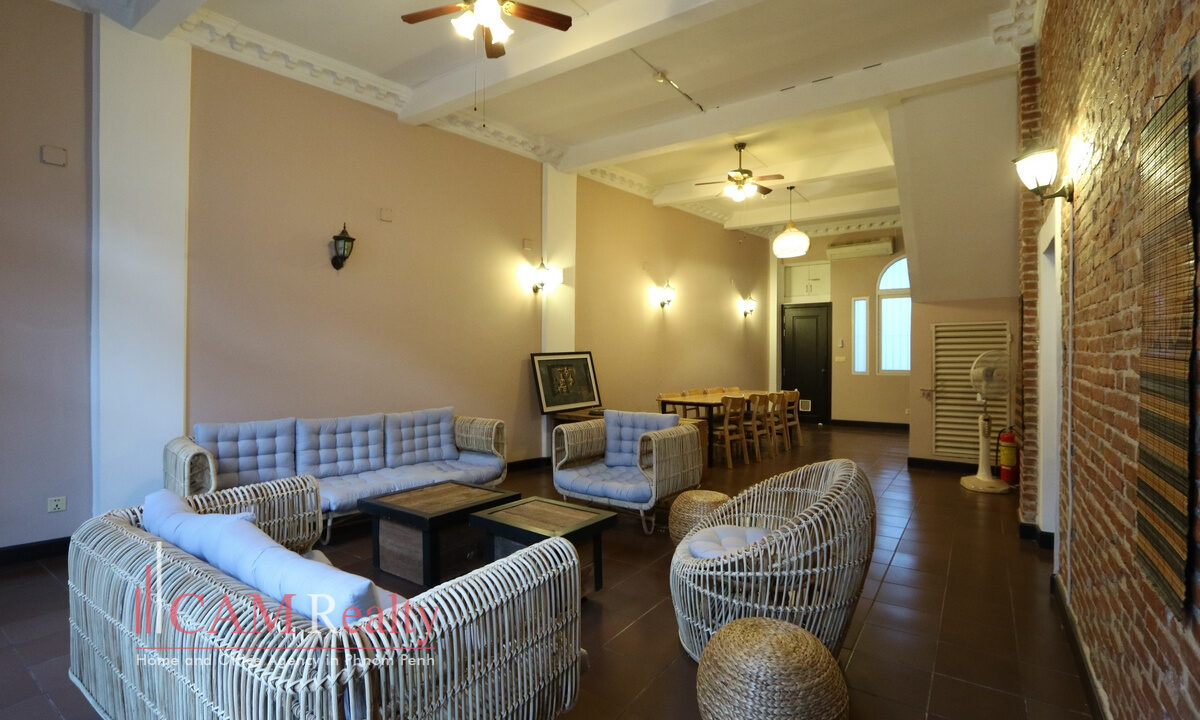 4 bedrooms renovated house for rent in Daun Penh, Phnom Penh - TH1418168