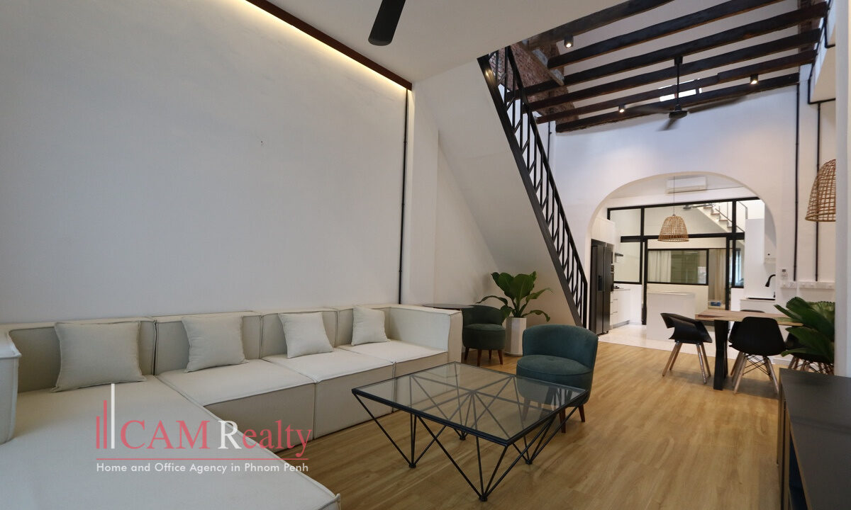 5 bedrooms renovated duplex apartment for rent in Daun Penh, Phnom Penh - TH1417168