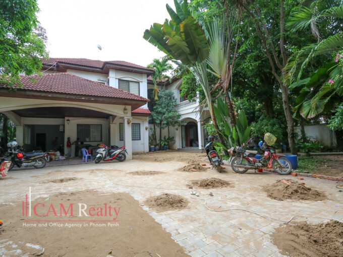 6 Bedroom Villa With Private Pool For Rent in Toul Kork