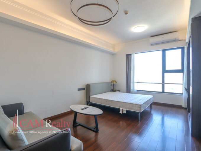 Border BKK1 | Studio condo on 44th floor for rent at Agile Sky Residence