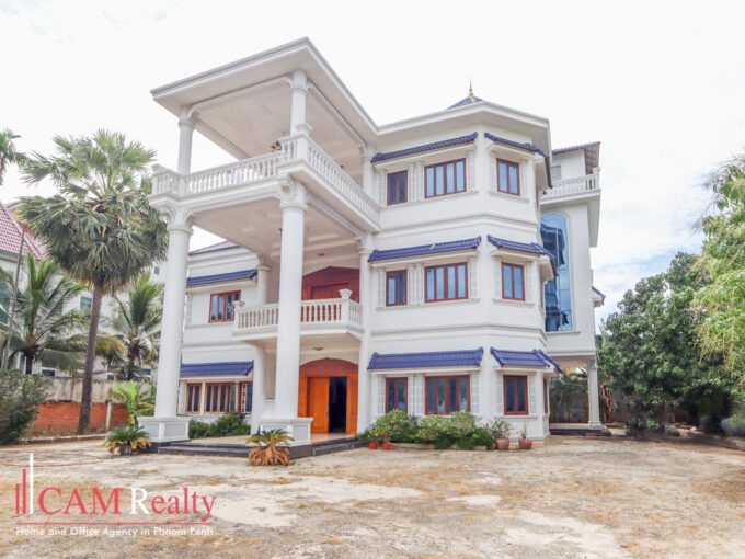 11 Bedroom Villa For Rent in Sangkat Kbal Kaoh