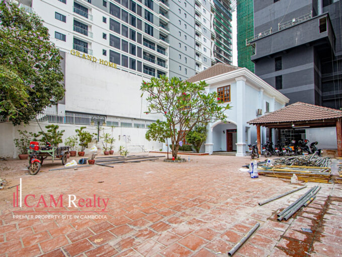 5 Bedroom Commercial Villa For Rent in BKK1