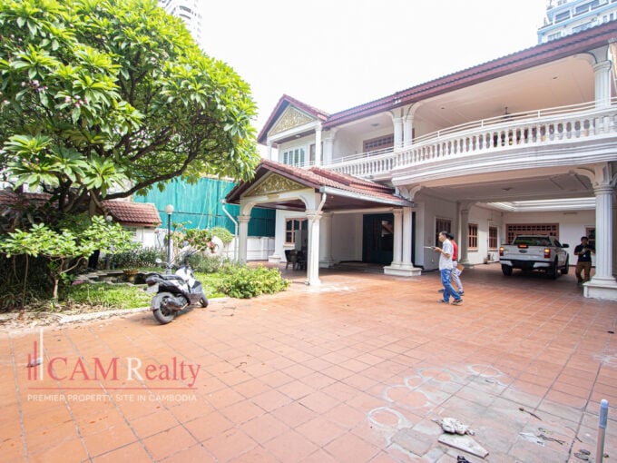 6 Bedroom Villa For Rent in BKK1