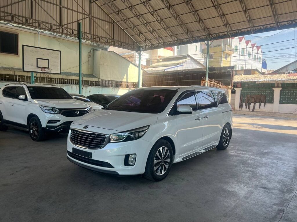 car for rent in phnom penh_kia canival (2) car for rent in phnom penh_kia canival (1)