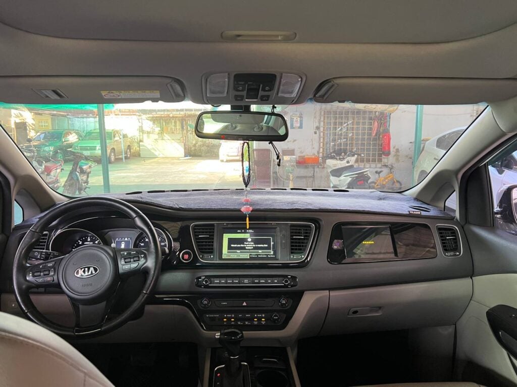 car for rent in phnom penh_kia canival (5) car for rent in phnom penh_kia canival (1)