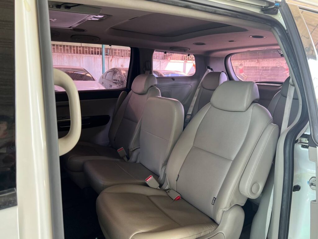 car for rent in phnom penh_kia canival (6) car for rent in phnom penh_kia canival (1)