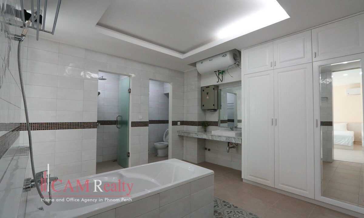 Ratanak Apartment – Serviced Apartment For Rent in BKK1